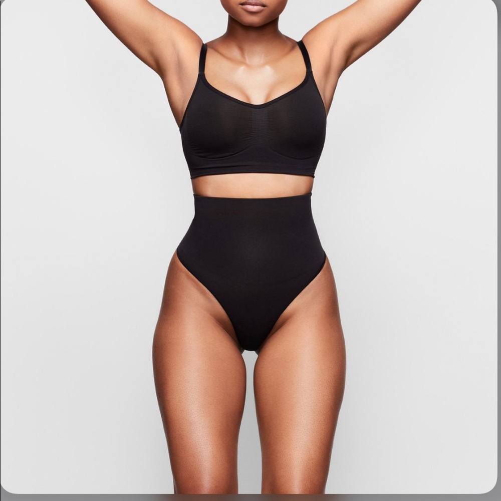 SKIMS-Core Control Thong-Black-Size S/M